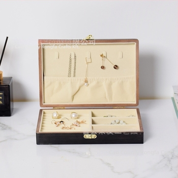 Fából készült asztali ékszerdoboz fedéllel, láncok és gyűrűk tárolására, modern minimalista stílus, geometriai mintázat, kapacitás 0.5