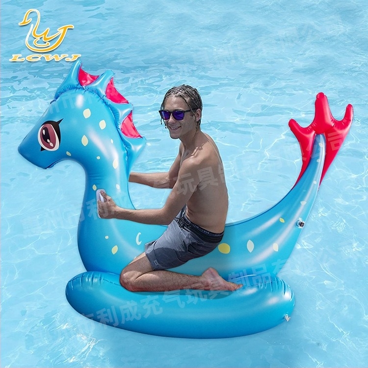 Li Cheng Felfújható dinoszaurusz lovagló játék – Környezetbarát PVC, 0,25 mm vastagság, medencéhez és kerthez