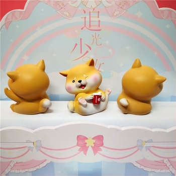 Asztali dísz szintetikus gyantából, rajzfilmszerű Shiba-Inu figura, Baby Story márka, autó belső téri díszítésére és tortadíszítésre
