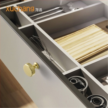 Szekrényajtó és fiók fogantyú, egylyukú, kerek fejű, európai stílusú, alumínium, elektroplatált, modell U02443, modern egyszerűség