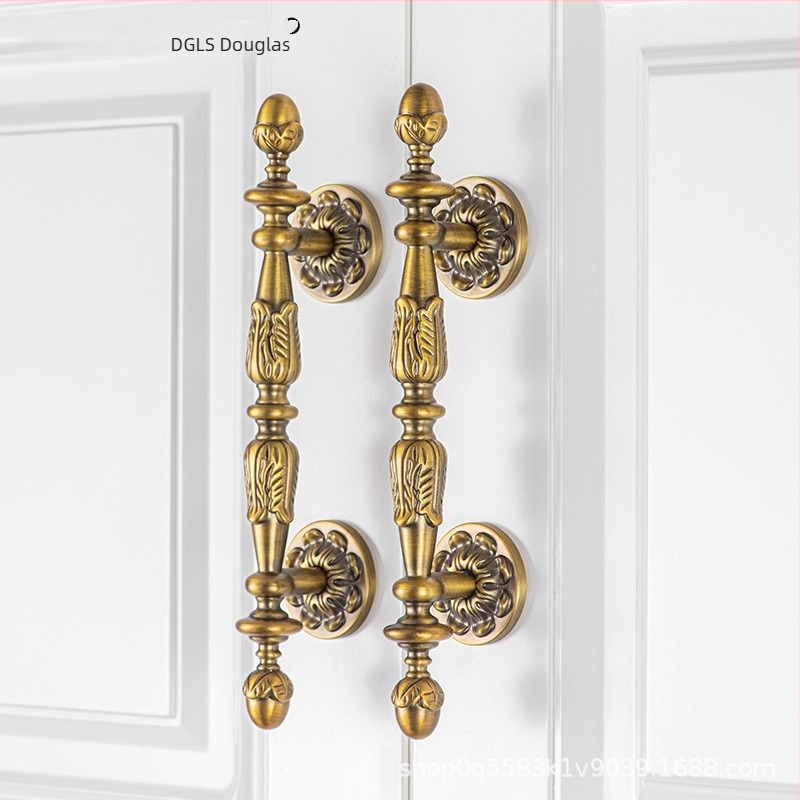 Szekrényajtó kilincs - sárgaréz, elektroplatírozott felülettel, Douglas márka, szekrényajtókhoz