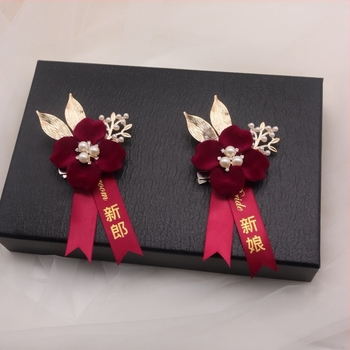 Családi esküvői gomblyukcsokor-készlet — teljes készlet a vőlegénynek, a menyasszonynak és a szülőknek, esküvői kiegészítők, Cikkszám F978H6MHMM98S5, Csomagolás: Szokásos