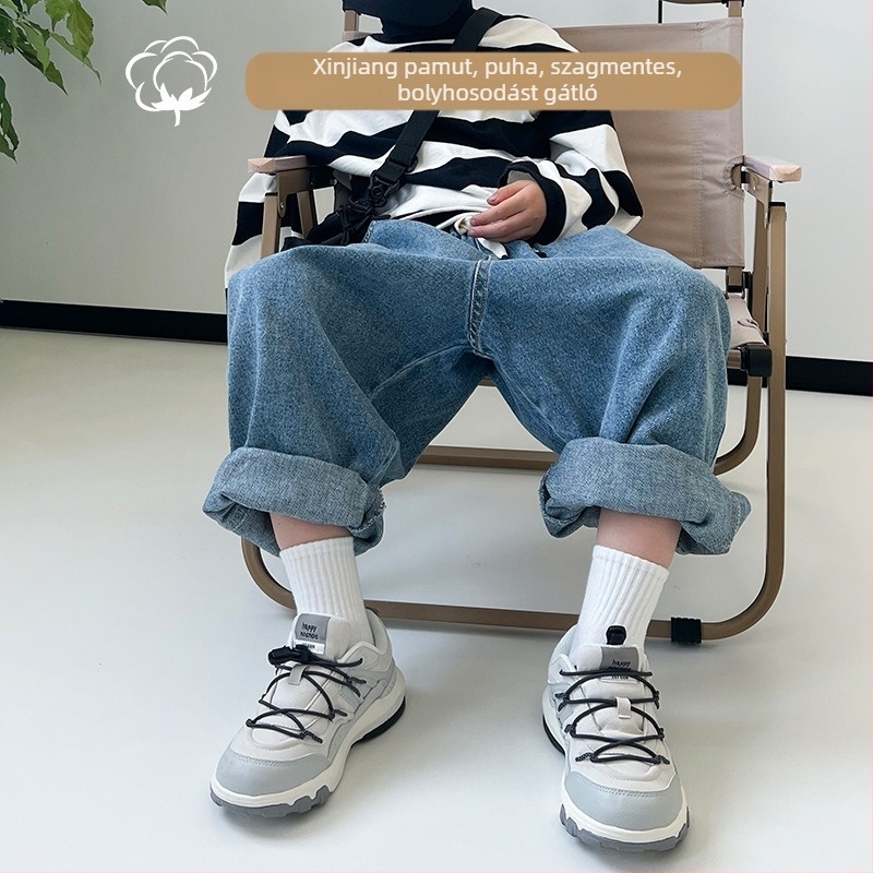 Gyerekeknek szóló sport zokni pamutból, vastag, kefés belső rész, középhosszú, egyszínű minta