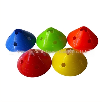 Futball-edzés korong logóval, LDPE anyagból, származás: Jinhua, Zhejiang, Crown márka, edzősegédeszköz futballhoz