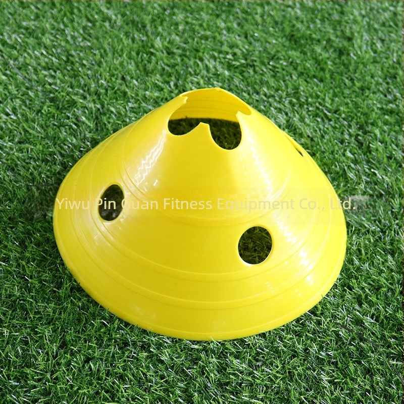 Futball-edzés korong logóval, LDPE anyagból, származás: Jinhua, Zhejiang, Crown márka, edzősegédeszköz futballhoz