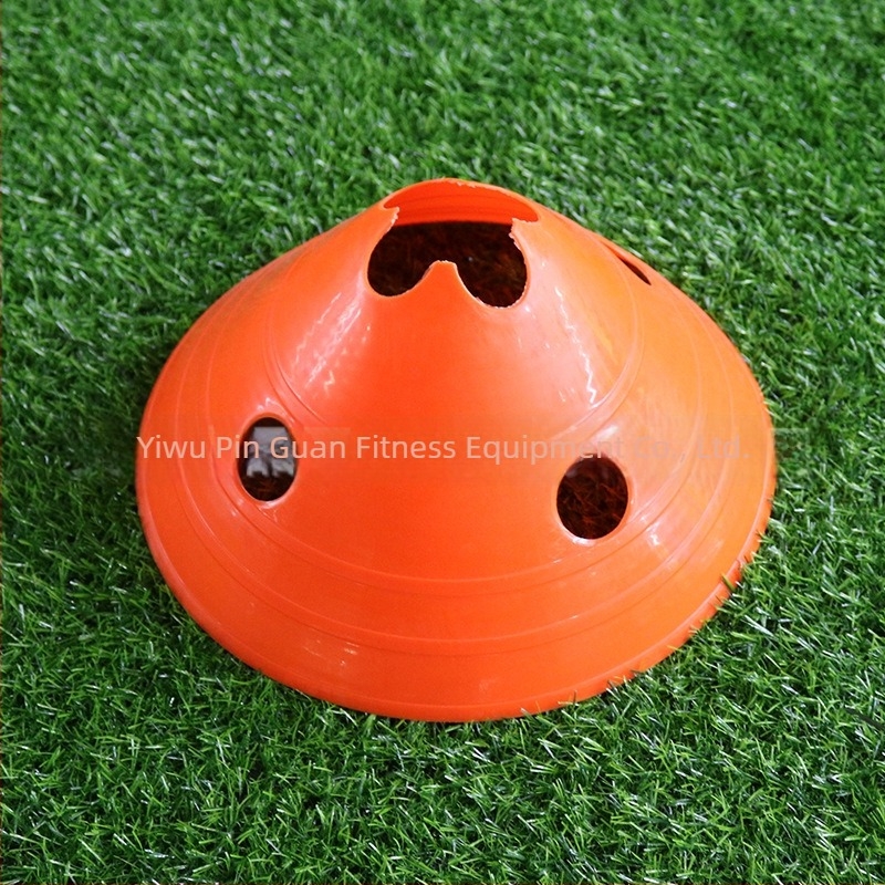Futball-edzés korong logóval, LDPE anyagból, származás: Jinhua, Zhejiang, Crown márka, edzősegédeszköz futballhoz