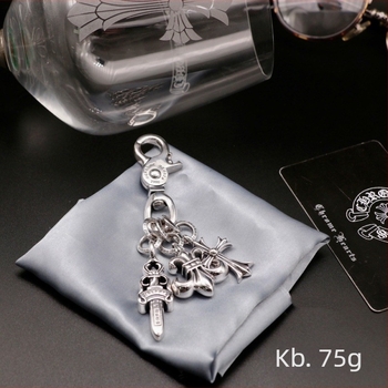 Retro kereszt medálos kulcstartó – réz, elektroplakolás, mintázat: kereszt/Korona/Római számok, stílus: retro, medál stílus, 2025 tavasza