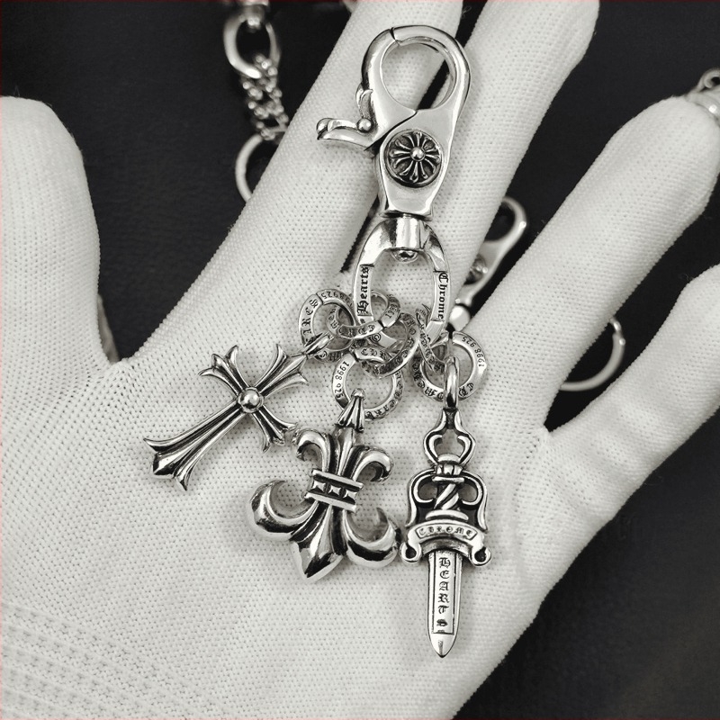 Retro kereszt medálos kulcstartó – réz, elektroplakolás, mintázat: kereszt/Korona/Római számok, stílus: retro, medál stílus, 2025 tavasza