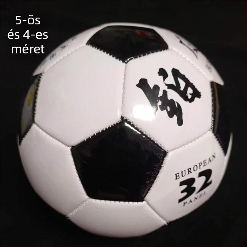 Iskolai futball-labda fekete-fehér paneles, méretek 4 és 5