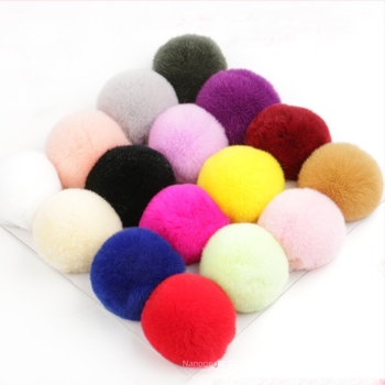 Természetes szőrrel készült pompon függő - kézzel kötött, eredeti dizájn, hajkiegészítő