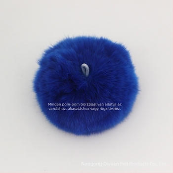 Természetes szőrrel készült pompon függő - kézzel kötött, eredeti dizájn, hajkiegészítő