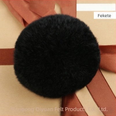 Természetes szőrrel készült pompon függő - kézzel kötött, eredeti dizájn, hajkiegészítő