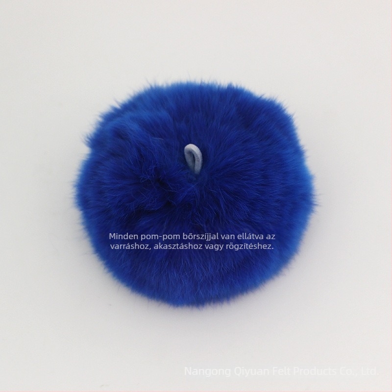 Természetes szőrrel készült pompon függő - kézzel kötött, eredeti dizájn, hajkiegészítő