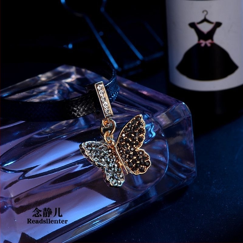 Pillangómedálos nyaklánc, chokers stílus, rövid kulcscsonti lánc, 18K aranyozott bevonat, gyémántos feldolgozás, rhinestone medál, kígyócsont lánc