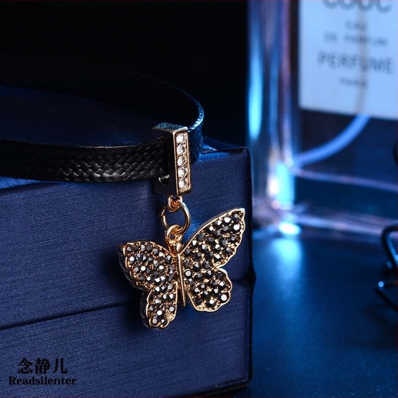 Pillangómedálos nyaklánc, chokers stílus, rövid kulcscsonti lánc, 18K aranyozott bevonat, gyémántos feldolgozás, rhinestone medál, kígyócsont lánc