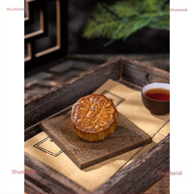 Vintage stílusú mini összecsukható képernyő fotórekvizit, kézzel készített sütemények és tealevelek hátterével