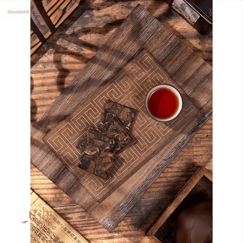 Vintage stílusú mini összecsukható képernyő fotórekvizit, kézzel készített sütemények és tealevelek hátterével