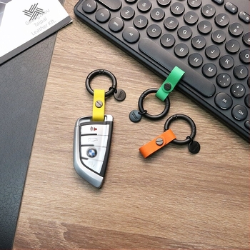 VISGARY Valódi bőr kulcstartó V kapoccsal, könnyed luxus stílus