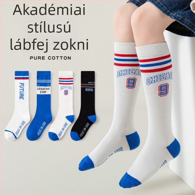 Gyermekeknek szánt középméretű pamut sportzokni feliratos mintával, izzadást felszívó és dezodoráló funkcióval, fiúknak