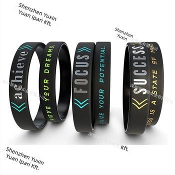 Szilikonból készült inspiráló karkötő - uniszex, minimalist stílus, sportos divat, nyomtatott logó, testreszabható szöveg