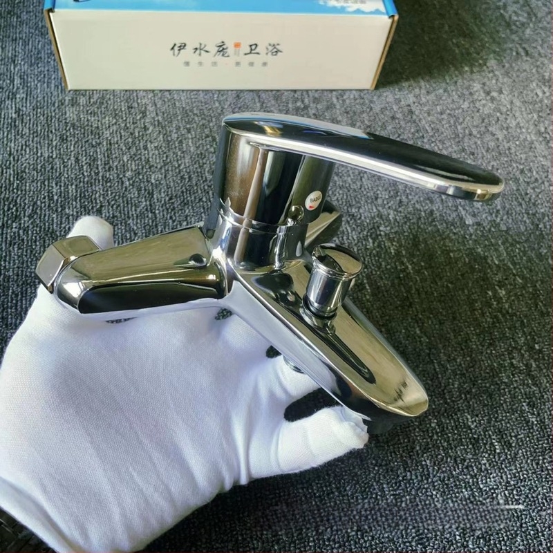 Zuhanycsaptele háromsugár keverő, falba épített kivitel, rézötvözet, kerámia szeleppel, modell Alloy Selo Triple