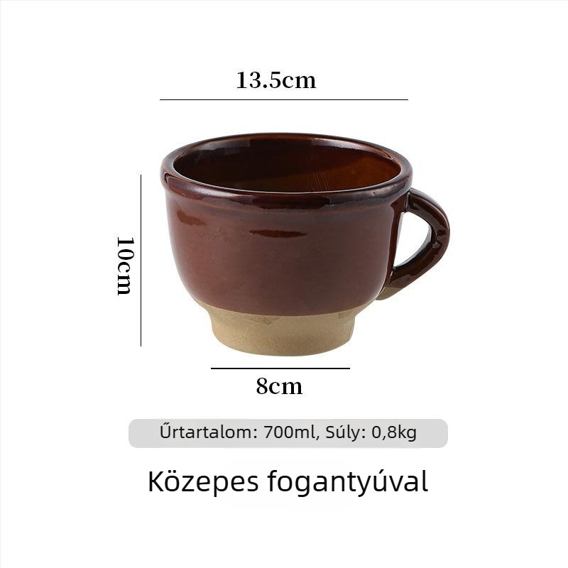 Hagyományos otthoni mozsár és törő, fa törőfejjel, chilipaprika, savanyított tojás és rizspasztát őrlésére