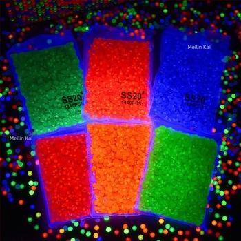 Fluoreszcens neon üveg kristályok ragasztható, lapos hátú, körmök és táncruhákhoz