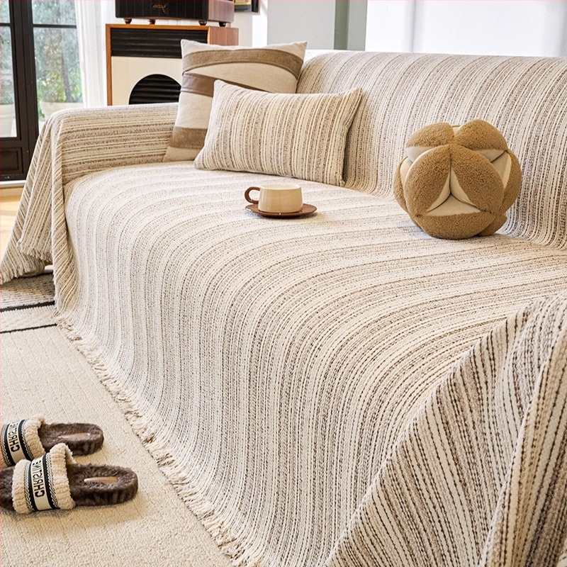 Kanapévédő, egyrészes kialakítás, chenille anyag, csíkos minta, moduláris vagy sarokkanapéra alkalmas, minimalist stílus