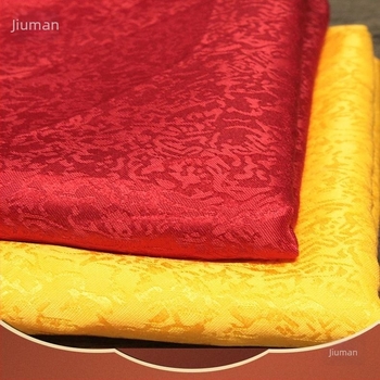 Buddha oltárasztalterítő – sárga és piros szatén selyem anyag, Budha terem hátterét adó textile