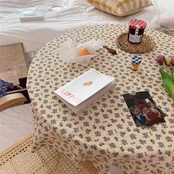 Krémes sárga virágos asztalterítő, piknik ihletett, vidéki stílus