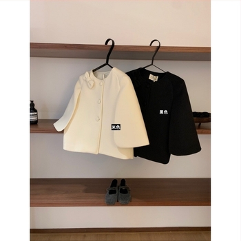 Poliészter dzseki, egyszínű, egyenes szabás, hosszú ujjú, kerek nyakú