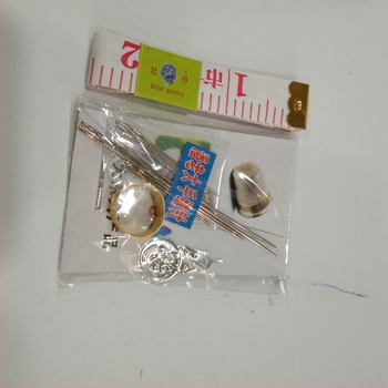 Varráskészlet: teljes szett mérőszalaggal, tűtartóval és thimble