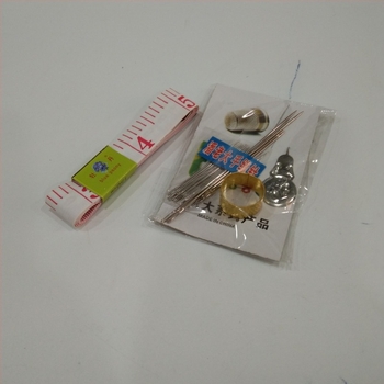 Varráskészlet: teljes szett mérőszalaggal, tűtartóval és thimble