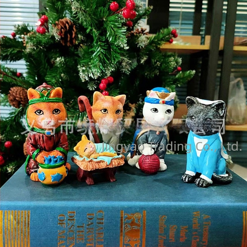 Macska családi szobra gyantából, kölyök macska motívummal – karácsonyi dekoráció (Anyag: szintetikus gyanta; Kategória: otthoni dekoráció; Ünnepek: Karácsony, Halloween; Helyszín: nappali, iroda)