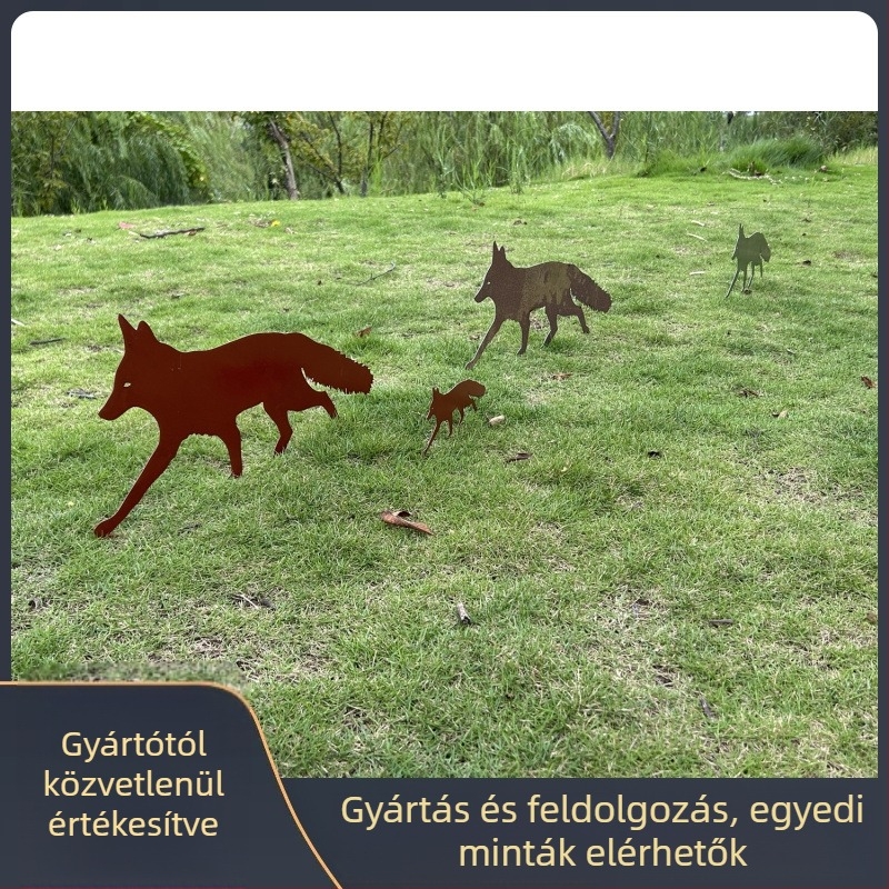 Kovácsoltvas róka – kültéri dísz az udvarra, áttört sziluettel, fém kerti dekor