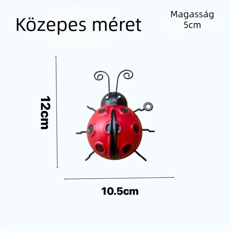 Kovácsoltvas dekoratív figura katicabogár motívummal otthonra, kertbe és irodába – asztali vagy falra akasztható