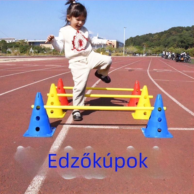 Lyukas akadálykúp csővel futball-edzéshez
