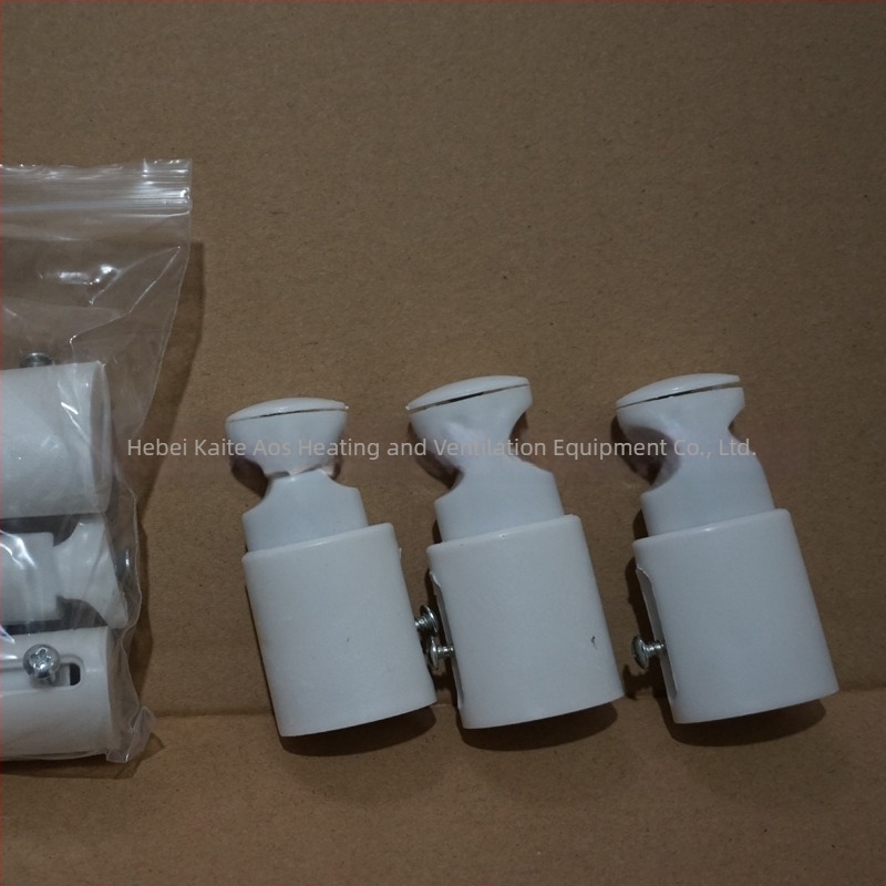 Kis kosaras radiátor horog, acél test, műanyag felület, teherbírás 20 kg, 2-szintes kialakítás, modern minimalista stílus.
