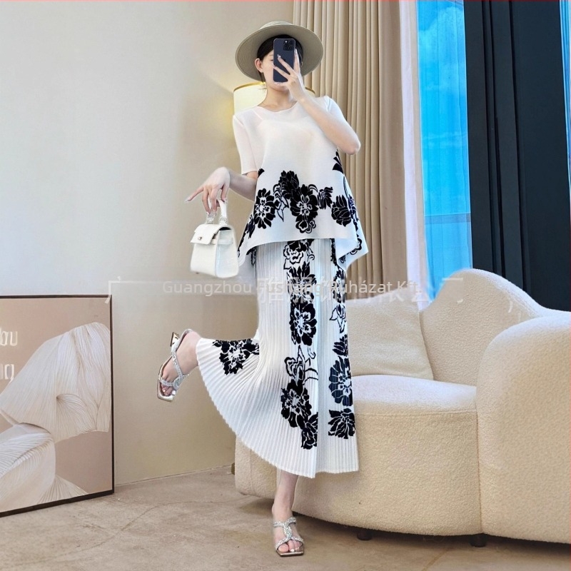 Pliszírozott mintázatú szoknyás kosztüm – irodai elegancia, 3/4-ujjú, midi hosszú szoknya, anyag: akril szál; fő szövet: poliészter 95%+