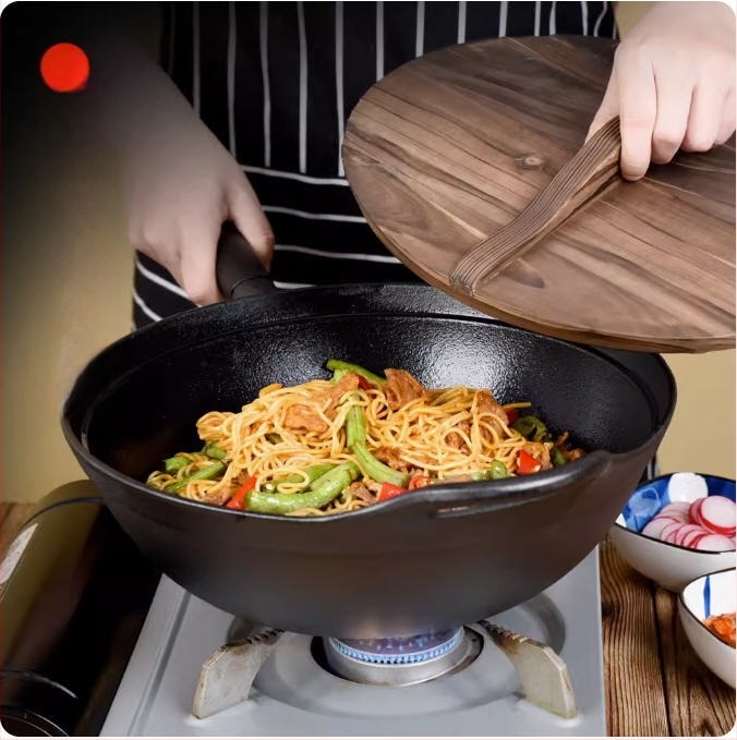 Öntöttvas wok sík aljzattal és fa fedővel, modell JZ-ZTZHDB31C