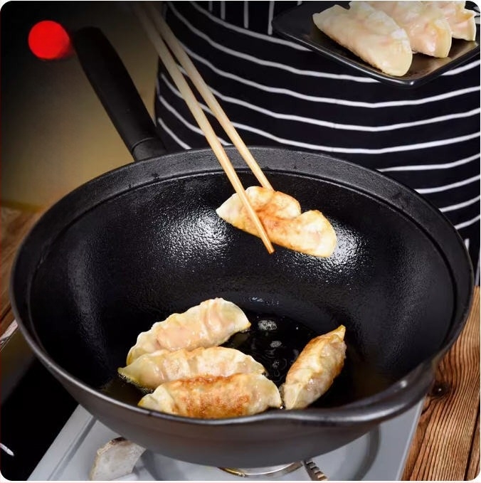 Öntöttvas wok sík aljzattal és fa fedővel, modell JZ-ZTZHDB31C