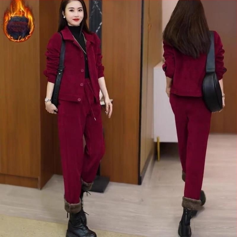 Női kétrészes casual kosztüm PVC anyaggal, hosszú hercegnős ujjak, 3/4 hosszú nadrág, tavasz 2025