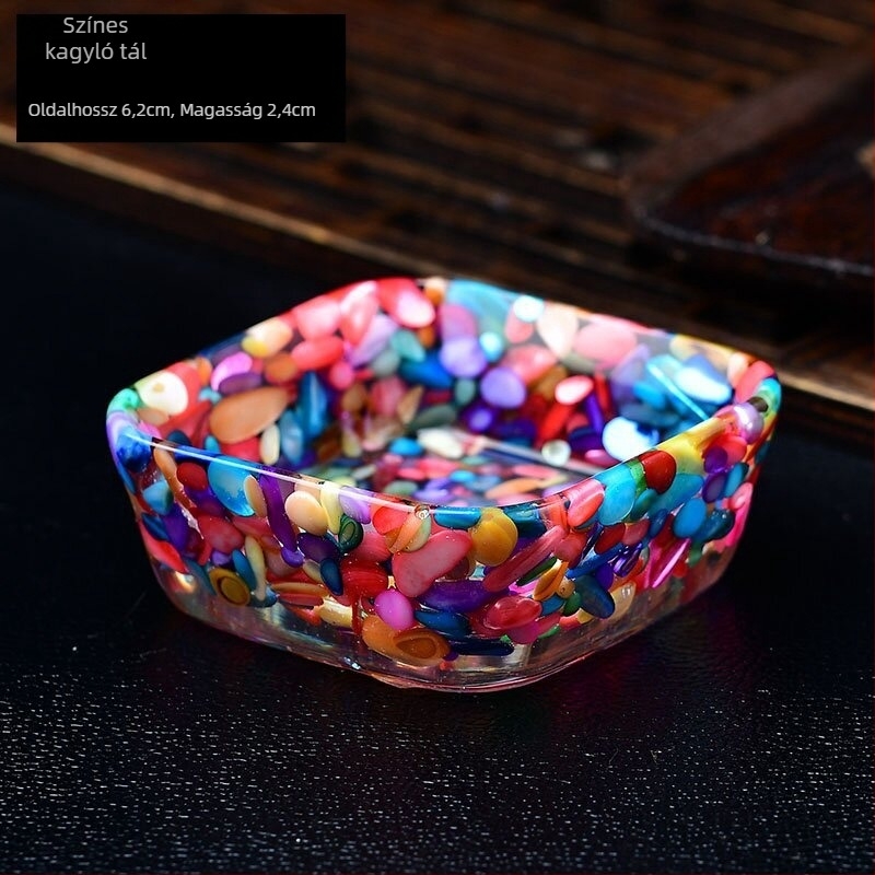 Négyzet formájú kristálytál – dekoratív ékszertároló, geometriai forma, modern minimál stílus