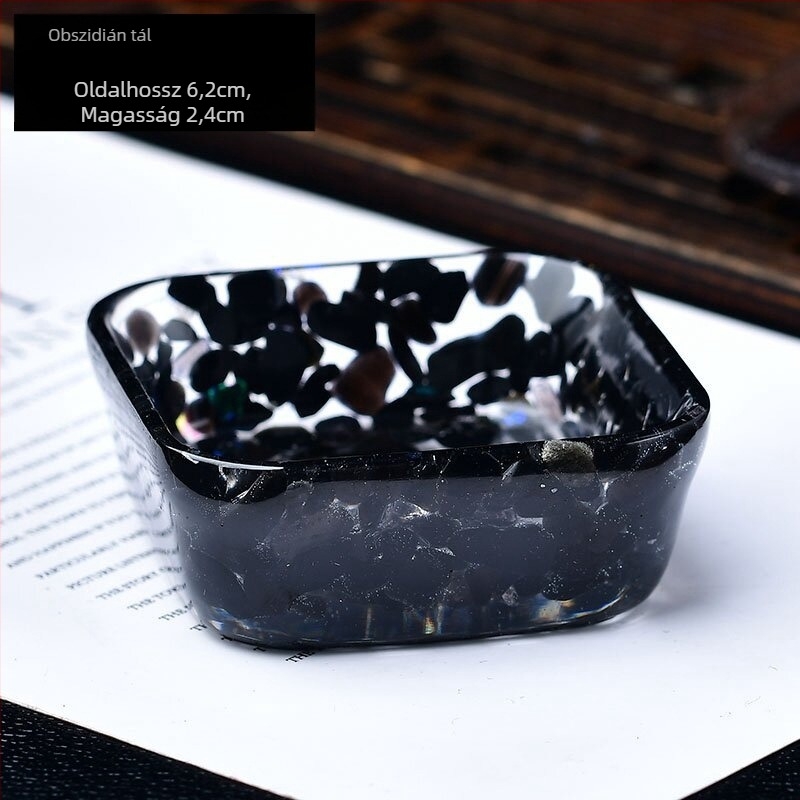 Négyzet formájú kristálytál – dekoratív ékszertároló, geometriai forma, modern minimál stílus