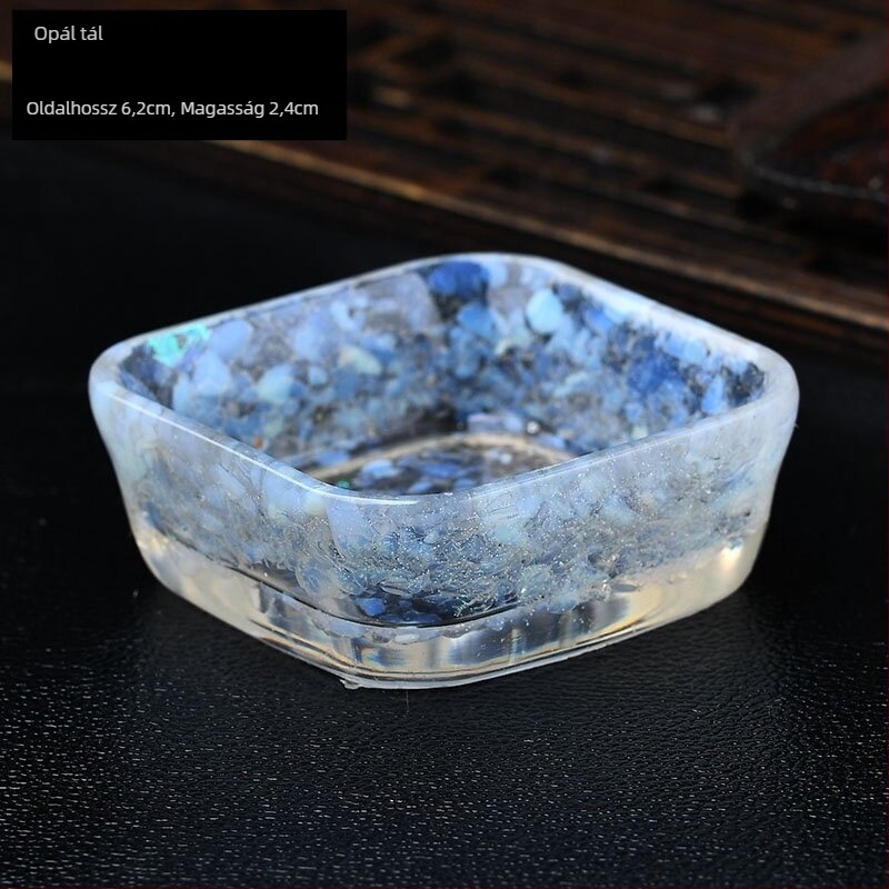 Négyzet formájú kristálytál – dekoratív ékszertároló, geometriai forma, modern minimál stílus