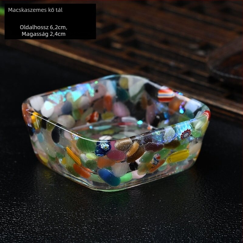 Négyzet formájú kristálytál – dekoratív ékszertároló, geometriai forma, modern minimál stílus