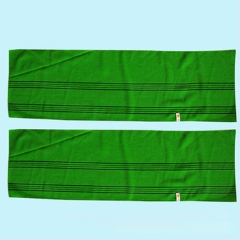 Egyrétegű szauna törölköző hátsó pánttal, durva szemcsés textúra, 50% poliészter–50% pamut