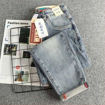 Férfi farmernadrág 100% pamutból, középmagas derékkal, egyenes szabás, cropped hossz, cipzár