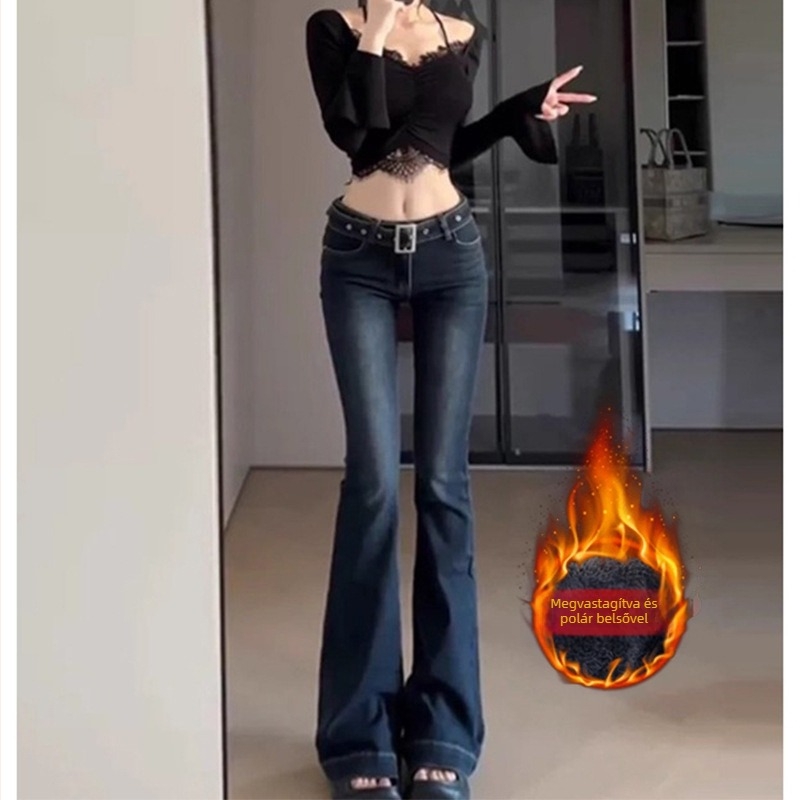 Farmernadrág alacsony derékú, szoros fazonú, microflare szabású, padlót érő hosszúságú, pamut-denim anyagú