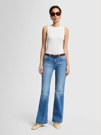 Denim farmernadrág rugalmas anyaggal, középmagas derekú, enyhén bővülő sziluettel